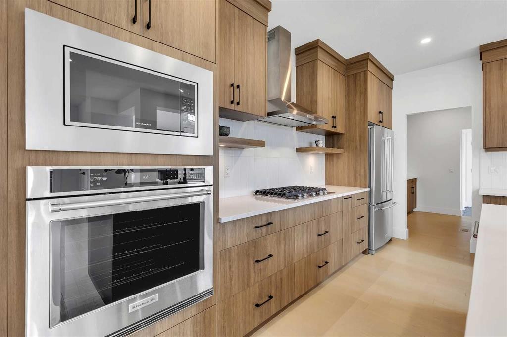 24 Alpine Common Sw, Calgary, AB - Indoor Photo Showing Kitchen With Upgraded Kitchen