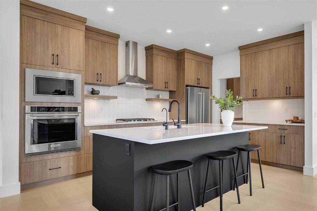 24 Alpine Common Sw, Calgary, AB - Indoor Photo Showing Kitchen With Upgraded Kitchen