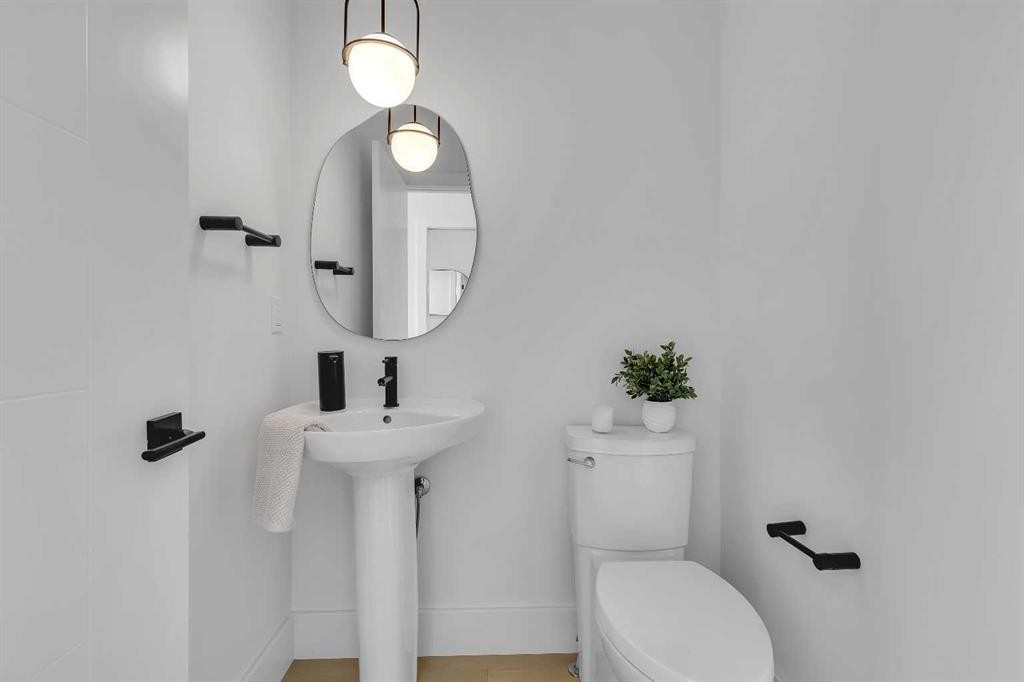 24 Alpine Common Sw, Calgary, AB - Indoor Photo Showing Bathroom