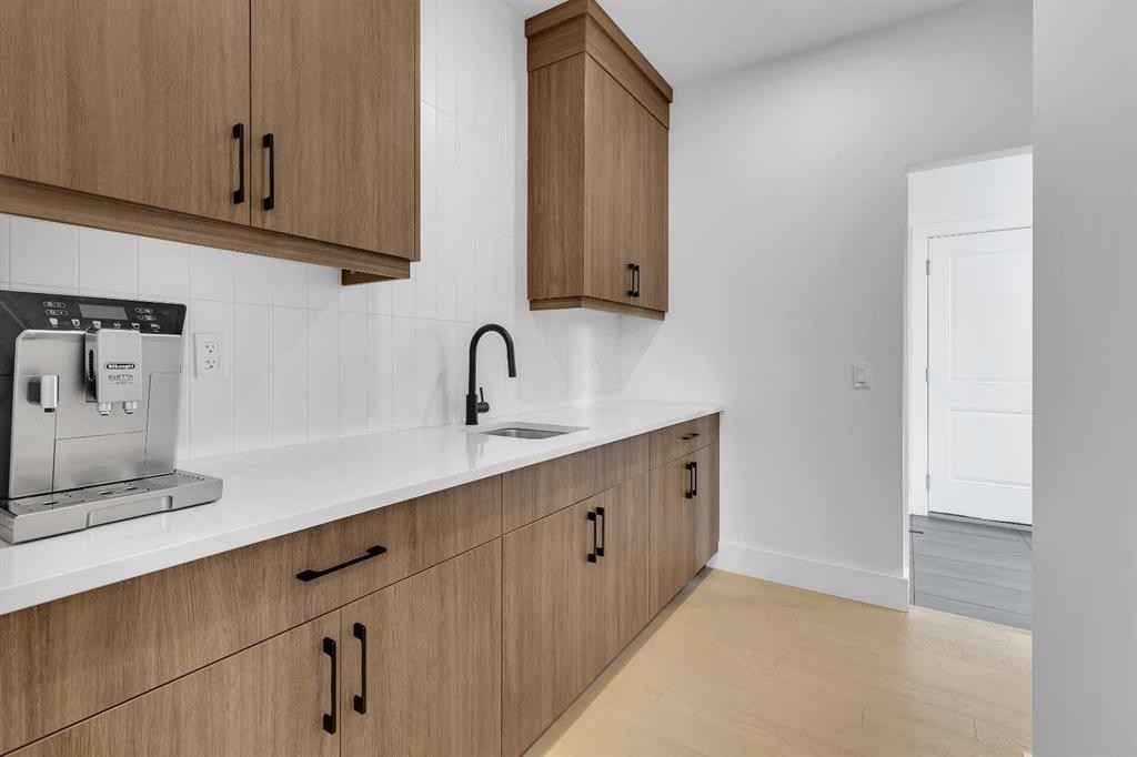 24 Alpine Common Sw, Calgary, AB - Indoor Photo Showing Kitchen