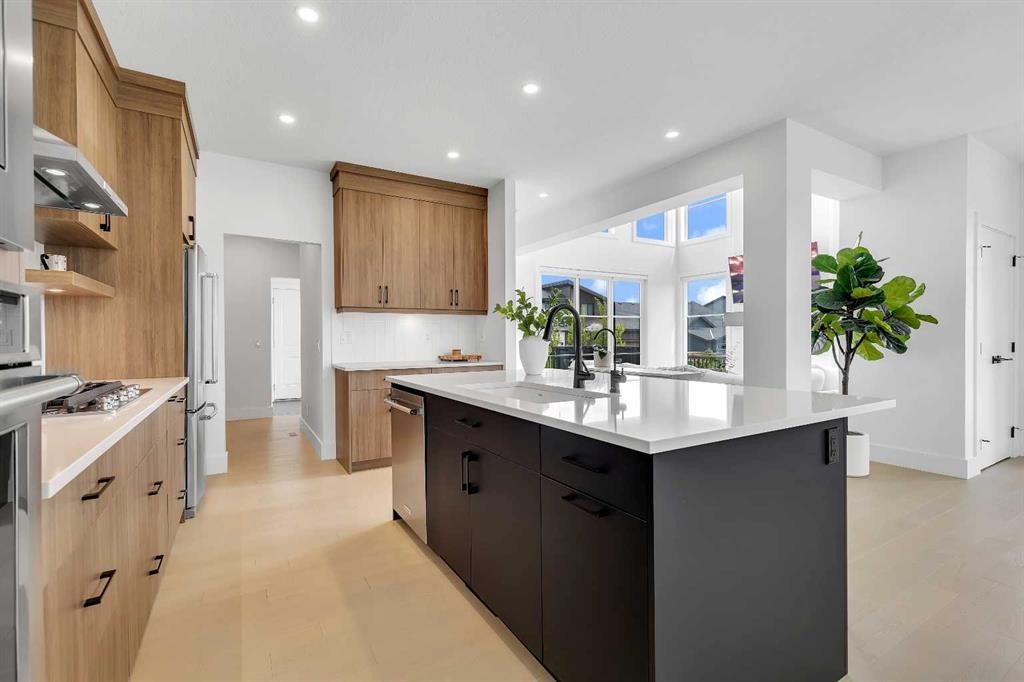 24 Alpine Common Sw, Calgary, AB - Indoor Photo Showing Kitchen