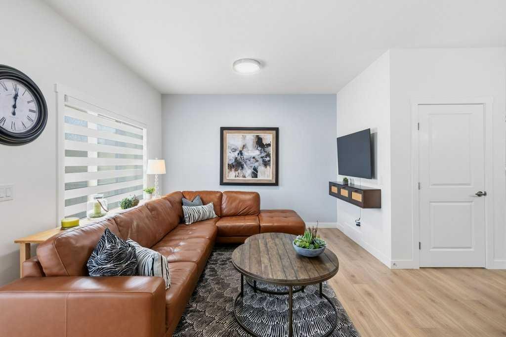 55 Heritage Manor, Cochrane, AB - Indoor Photo Showing Living Room