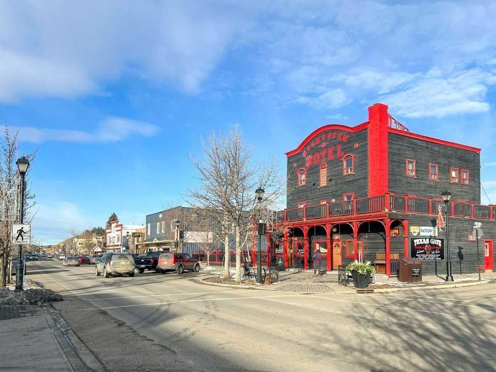 55 Heritage Manor, Cochrane, AB - Outdoor