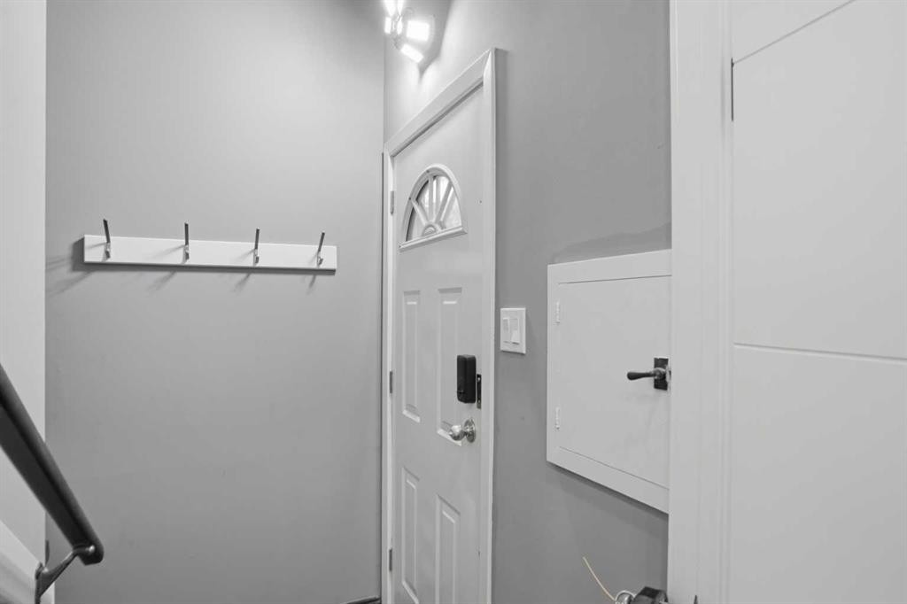 2004 18 Street Nw, Calgary, AB - Indoor Photo Showing Other Room