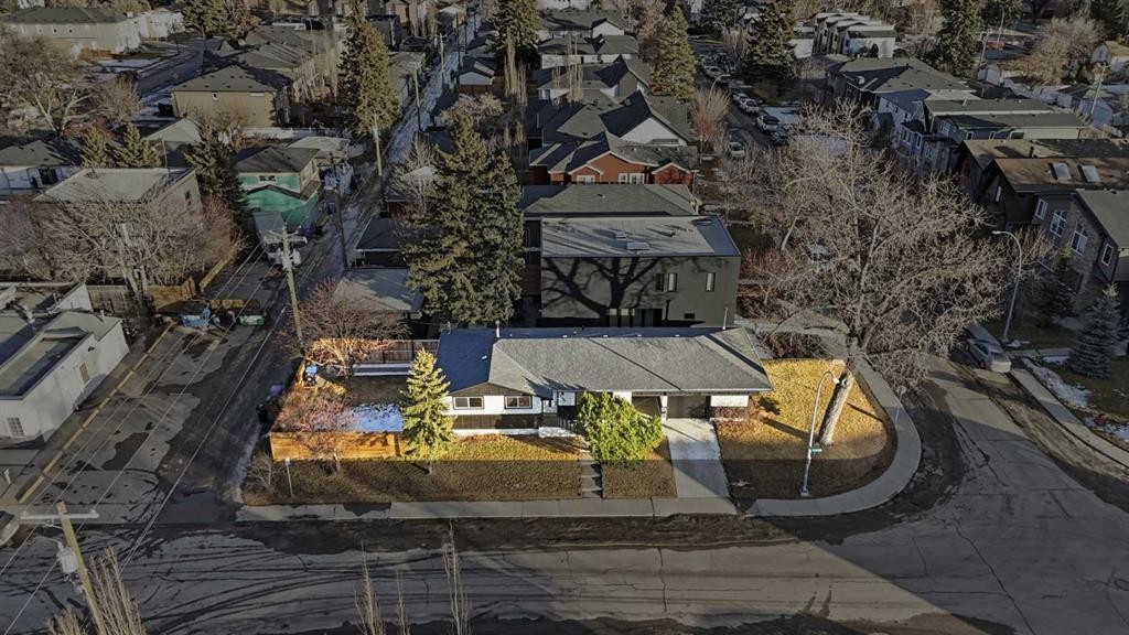 2004 18 Street Nw, Calgary, AB - Outdoor