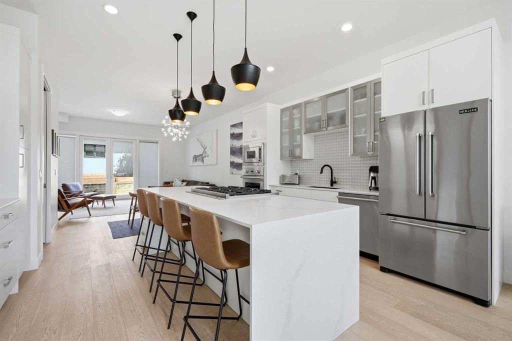 2124 32 Avenue Sw, Calgary, AB