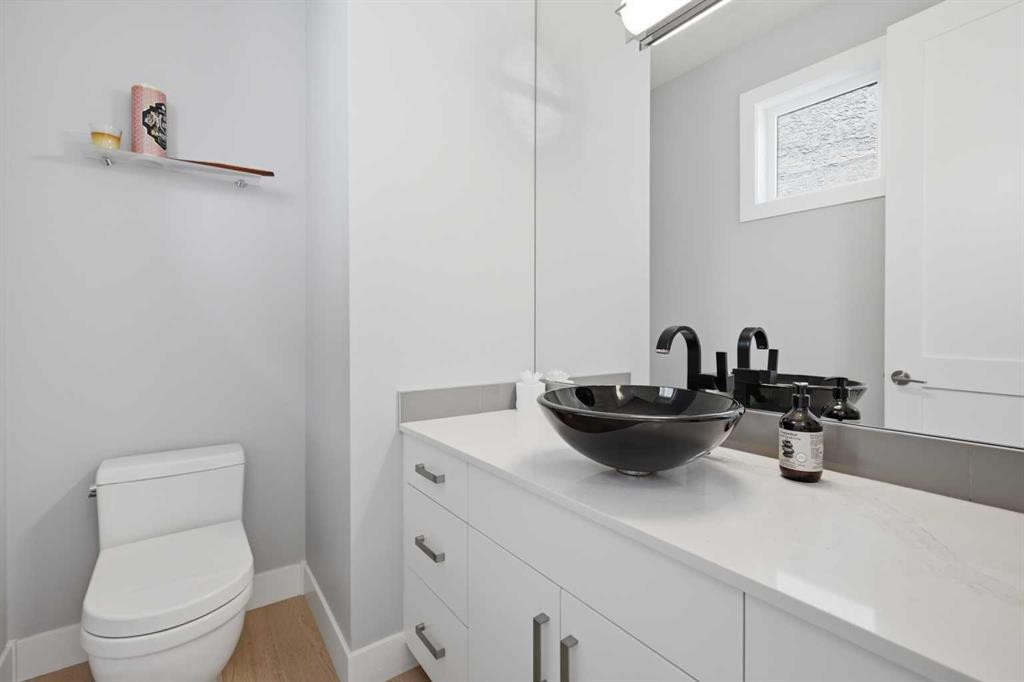 2124 32 Avenue Sw, Calgary, AB