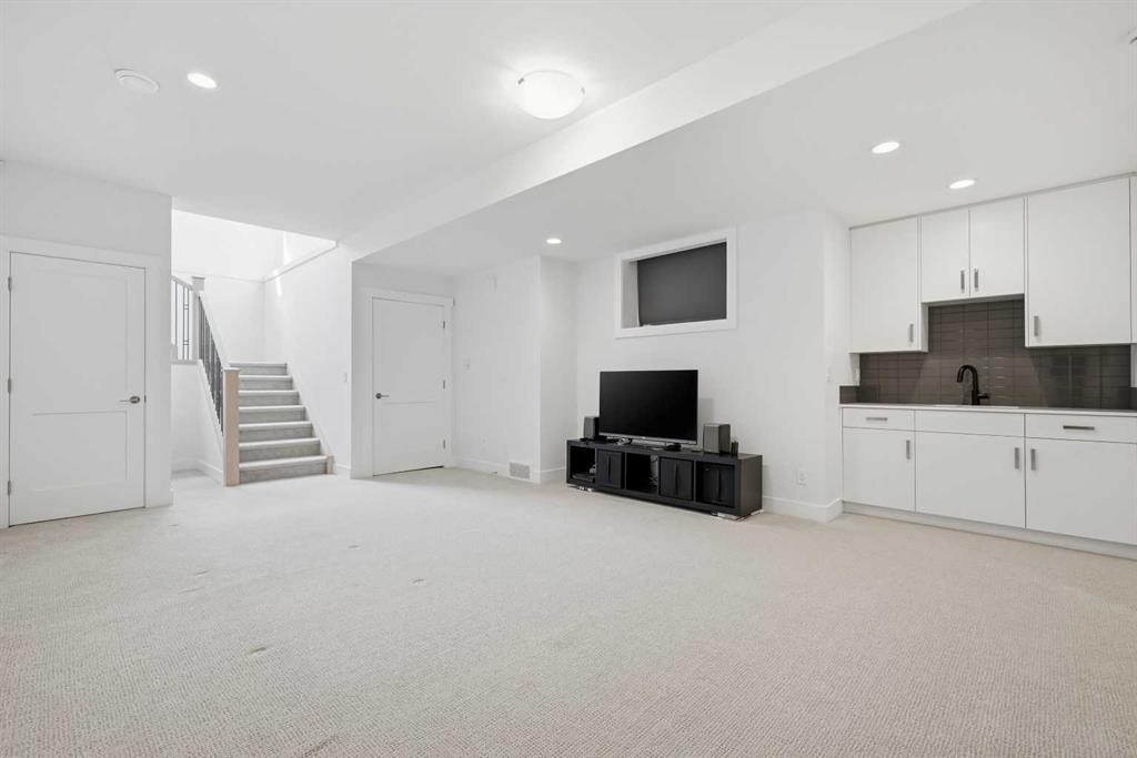 2124 32 Avenue Sw, Calgary, AB