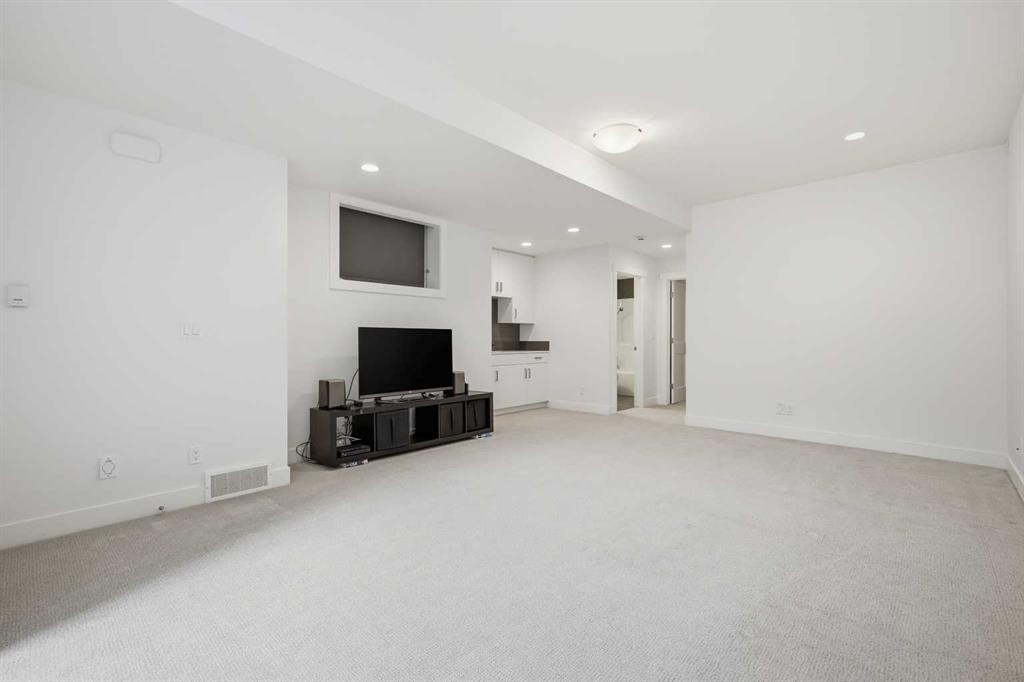 2124 32 Avenue Sw, Calgary, AB