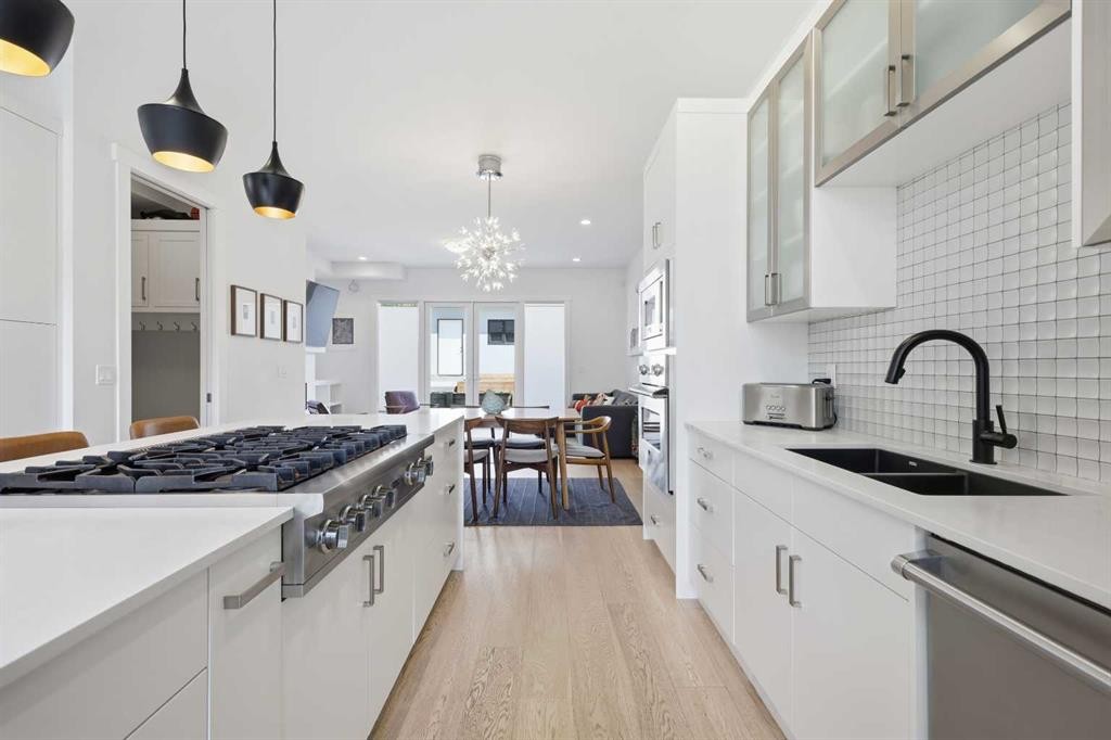 2124 32 Avenue Sw, Calgary, AB