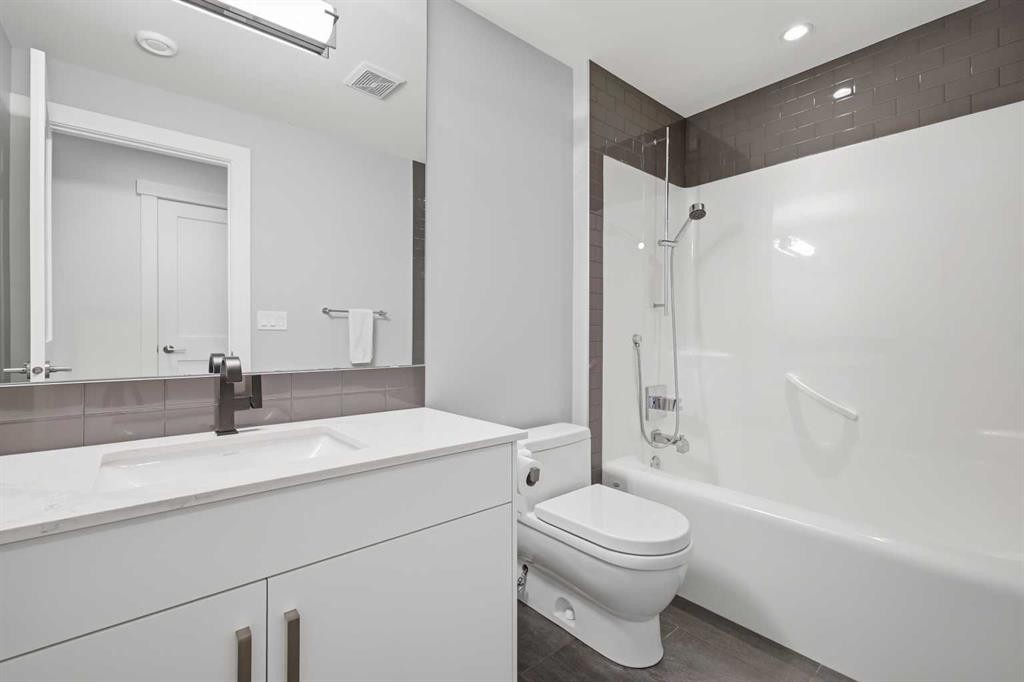2124 32 Avenue Sw, Calgary, AB