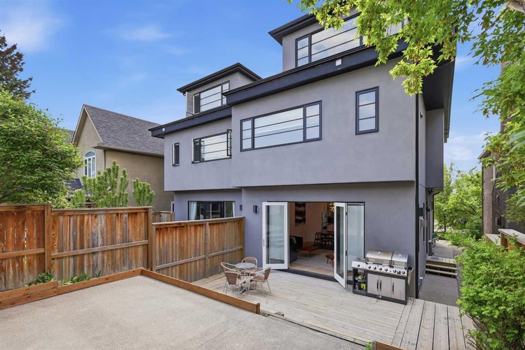 2124 32 Avenue Sw, Calgary, AB