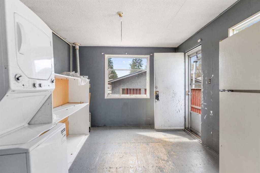6435 34 Avenue Nw, Calgary, AB - Indoor Photo Showing Laundry Room