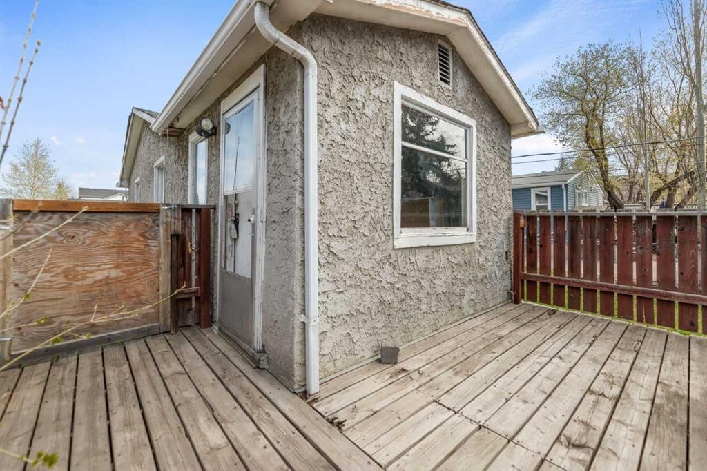 6435 34 Avenue Nw, Calgary, AB - Outdoor With Deck Patio Veranda With Exterior