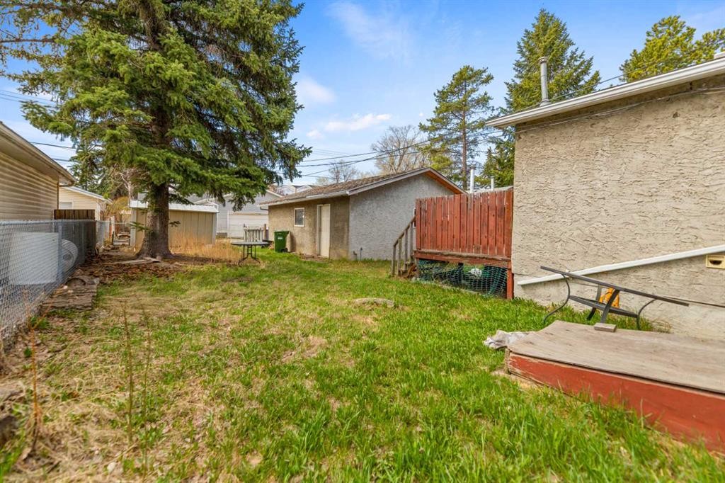 6435 34 Avenue Nw, Calgary, AB - Outdoor