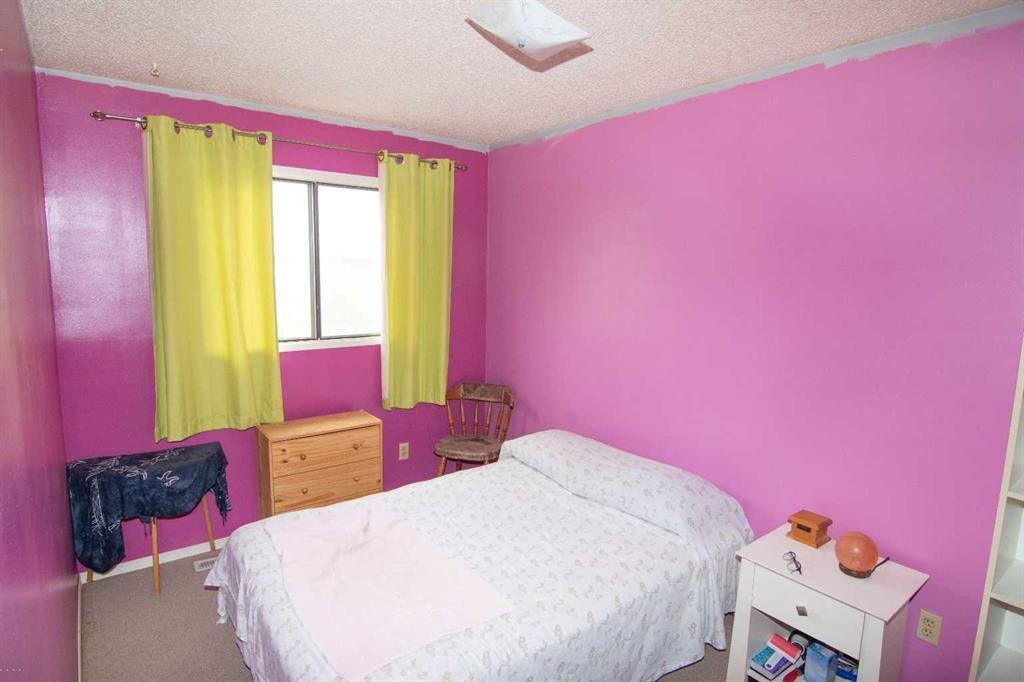 5502 Temple Road Ne, Calgary, AB - Indoor Photo Showing Bedroom