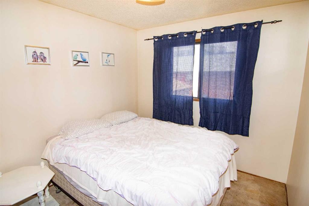 5502 Temple Road Ne, Calgary, AB - Indoor Photo Showing Bedroom