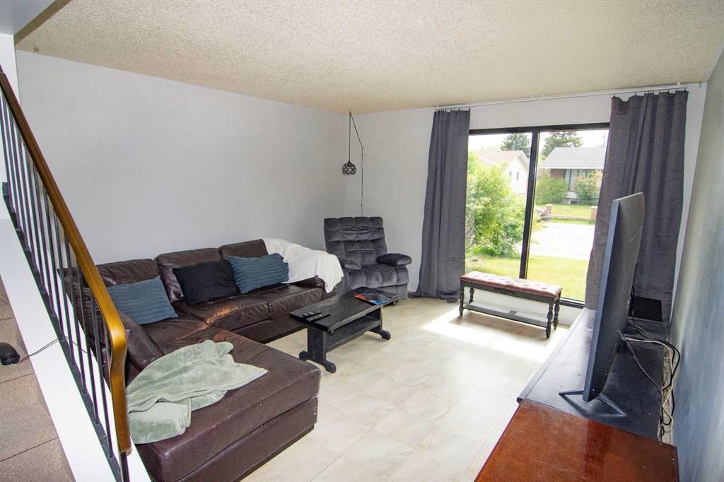 5502 Temple Road Ne, Calgary, AB - Indoor