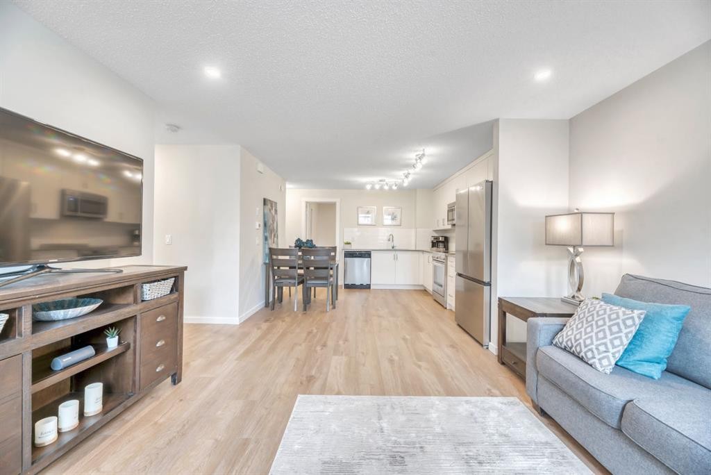314 Cranbrook Square Se, Calgary, AB - Indoor