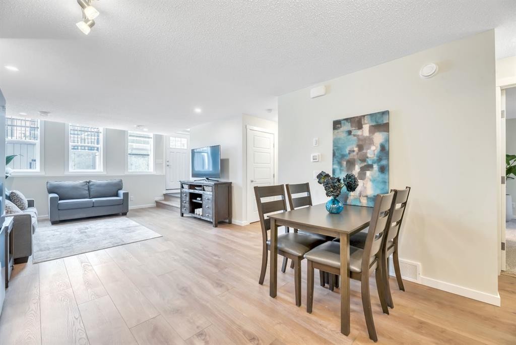 314 Cranbrook Square Se, Calgary, AB - Indoor