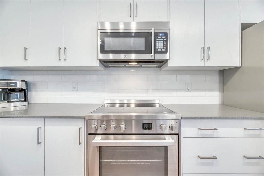 314 Cranbrook Square Se, Calgary, AB - Indoor Photo Showing Kitchen With Upgraded Kitchen