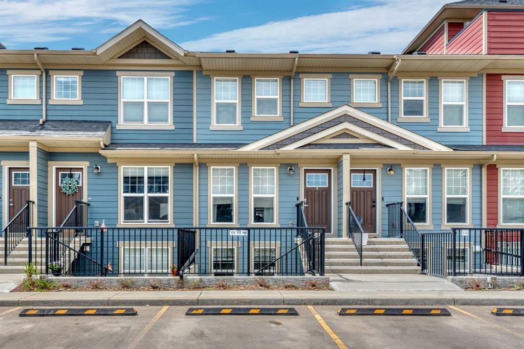 314 Cranbrook Square Se, Calgary, AB - Outdoor With Facade