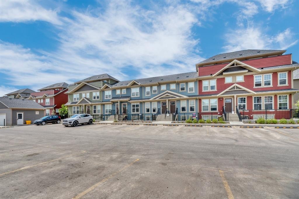314 Cranbrook Square Se, Calgary, AB - Outdoor With Facade