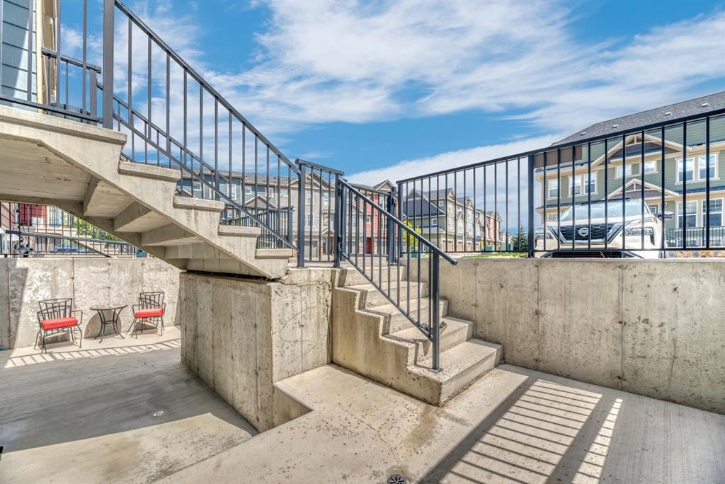 314 Cranbrook Square Se, Calgary, AB - Outdoor