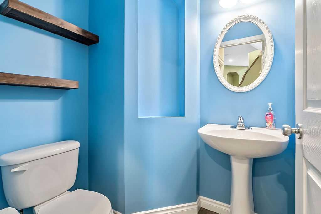 158 New Brighton Lane Se, Calgary, AB - Indoor Photo Showing Bathroom