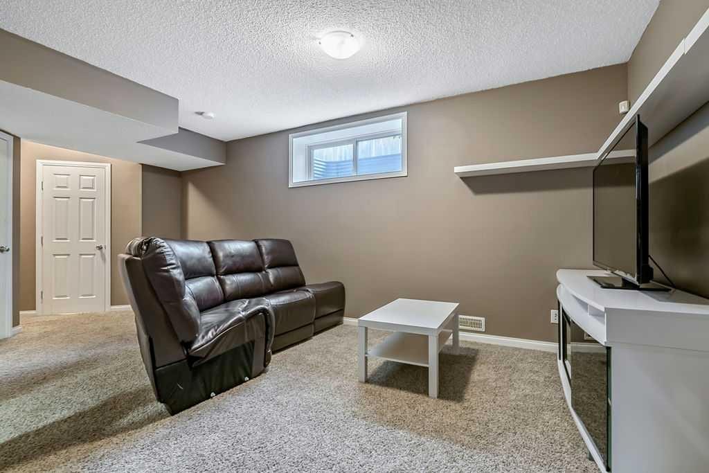 158 New Brighton Lane Se, Calgary, AB - Indoor
