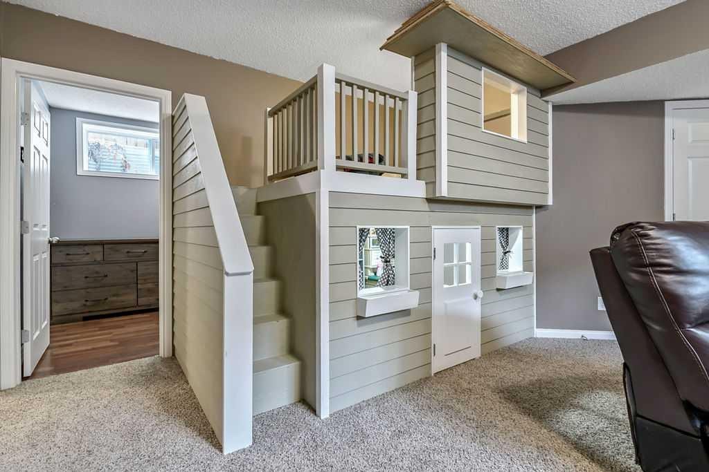 158 New Brighton Lane Se, Calgary, AB - Indoor Photo Showing Other Room