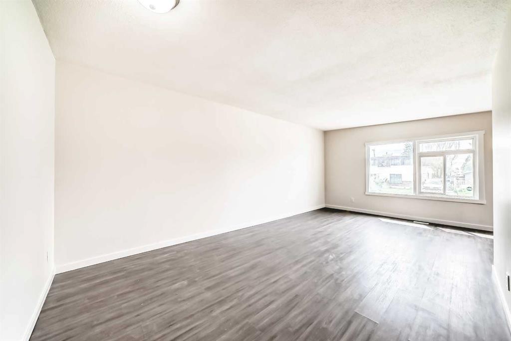 2918 Doverville Crescent Se, Calgary, AB - Indoor Photo Showing Other Room