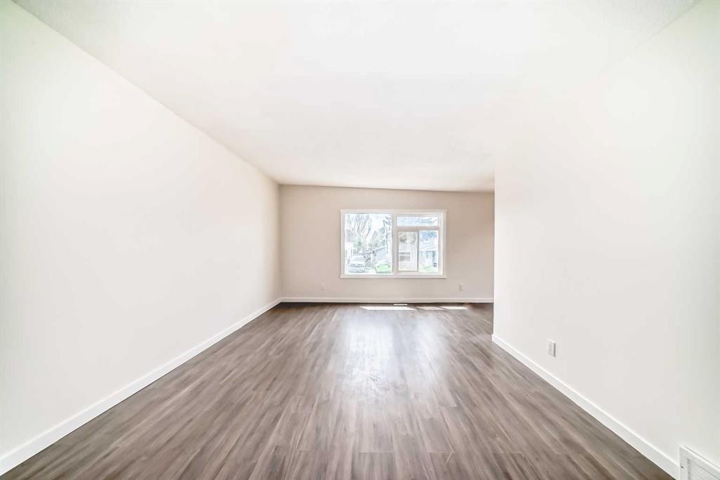 2918 Doverville Crescent Se, Calgary, AB - Indoor Photo Showing Other Room