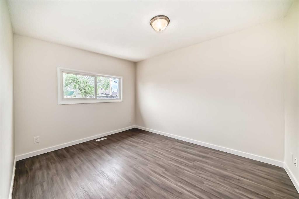 2918 Doverville Crescent Se, Calgary, AB - Indoor Photo Showing Other Room