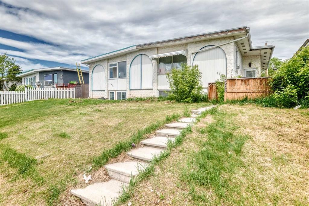 2918 Doverville Crescent Se, Calgary, AB - Outdoor