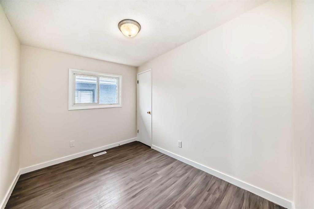 2918 Doverville Crescent Se, Calgary, AB - Indoor Photo Showing Other Room