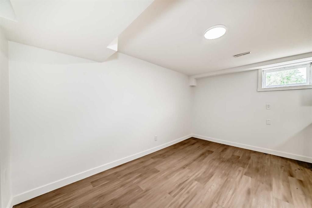 2918 Doverville Crescent Se, Calgary, AB - Indoor Photo Showing Other Room