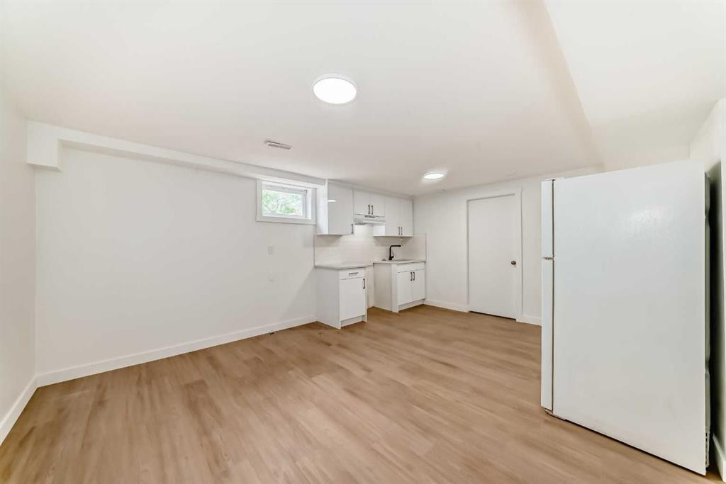2918 Doverville Crescent Se, Calgary, AB - Indoor Photo Showing Other Room