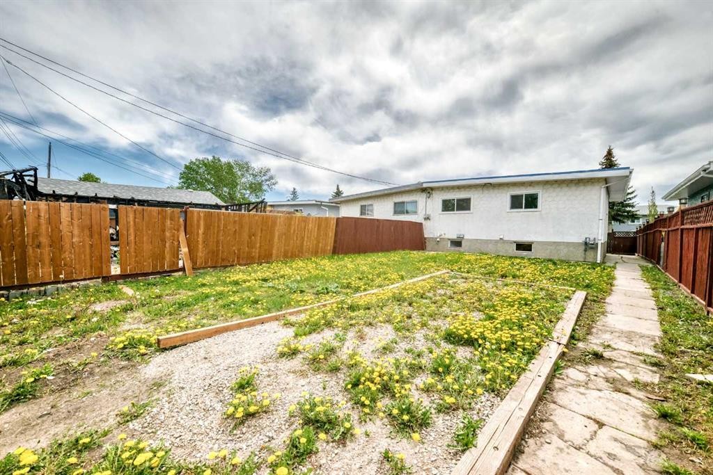 2918 Doverville Crescent Se, Calgary, AB - Outdoor