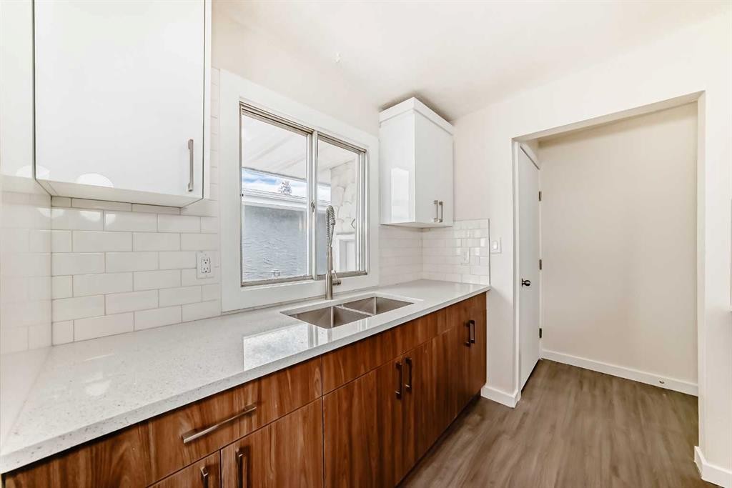 2918 Doverville Crescent Se, Calgary, AB - Indoor Photo Showing Kitchen With Double Sink
