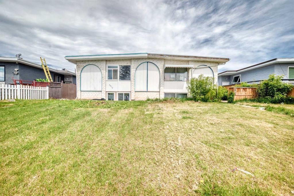 2918 Doverville Crescent Se, Calgary, AB - Outdoor