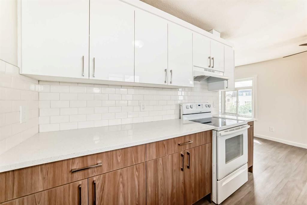 2918 Doverville Crescent Se, Calgary, AB - Indoor Photo Showing Kitchen