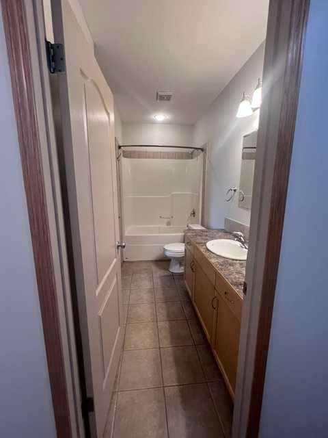 A-4813 49 Street West, Olds, AB - Indoor Photo Showing Bathroom