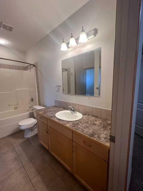 A-4813 49 Street West, Olds, AB - Indoor Photo Showing Bathroom
