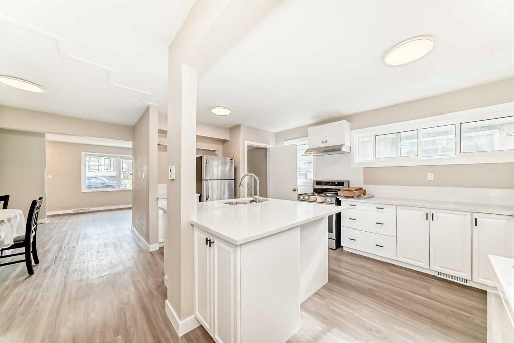 2311 Westmount Road Nw, Calgary, AB - Indoor Photo Showing Kitchen