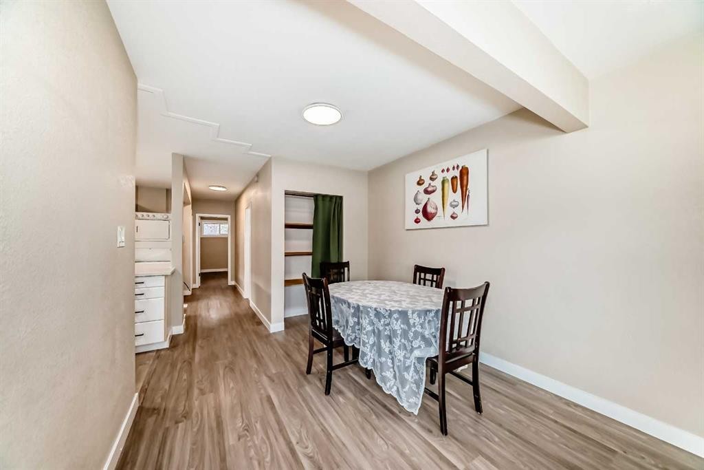 2311 Westmount Road Nw, Calgary, AB - Indoor Photo Showing Dining Room