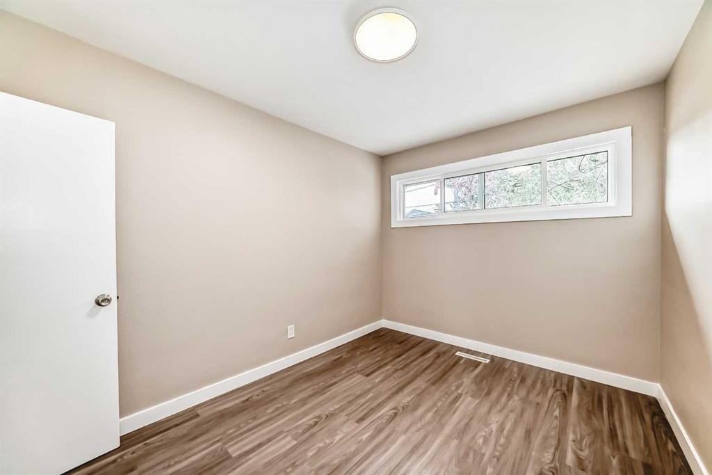 2311 Westmount Road Nw, Calgary, AB - Indoor Photo Showing Other Room