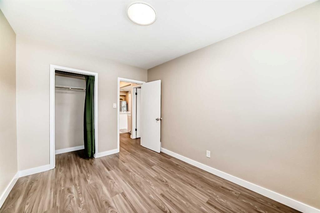 2311 Westmount Road Nw, Calgary, AB - Indoor Photo Showing Other Room