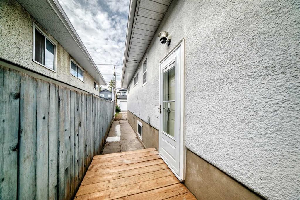 2311 Westmount Road Nw, Calgary, AB - Outdoor With Exterior