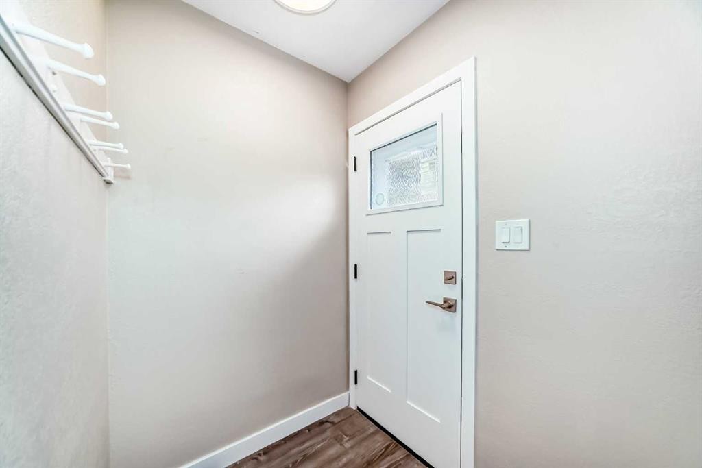 2311 Westmount Road Nw, Calgary, AB - Indoor Photo Showing Other Room